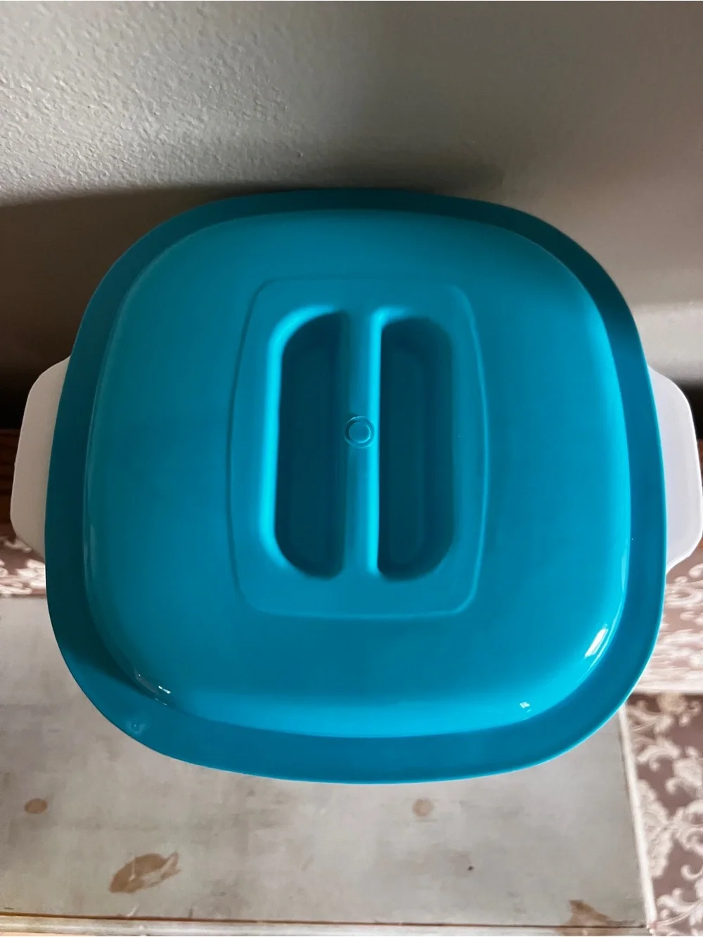New Set of 2 Floral Food Storage Containers 1.5 Qt Retro Turquoise Lids
